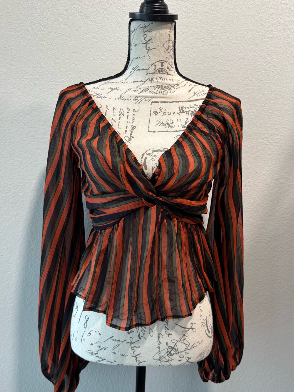 NWT Olivaceous Black & Rust Striped Twist-Front Long Sleeve Blouse